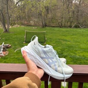 Novablast 4 LE Men’s Size 10